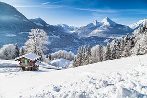 Umelecká fotografie Winter wonderland with mountain chalet in the Alps, bluejayphoto, (40 x 26.7 cm)