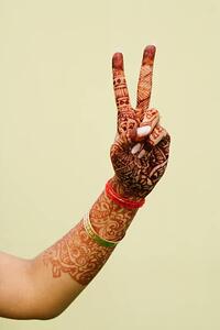Umelecká fotografie Close-up of a woman's hand with a peace sign, photosindia, (26.7 x 40 cm)
