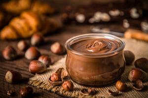 Fotografia Crystal jar full of hazelnut and chocolate spread, carlosgaw, (40 x 26.7 cm)