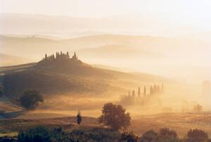 Umelecká fotografie Typical Tuscany landscape with farmhouse in, Gary Yeowell, (40 x 26.7 cm)