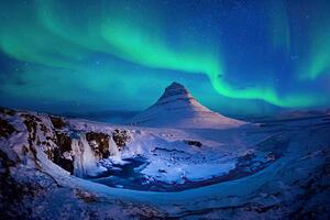 Fotografia Northern lights at Mount Kirkjufell, Iceland, FEBRUARY, (40 x 26.7 cm)