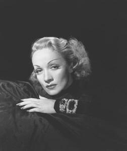 Umelecká fotografie 17Th December 1943: German-Born Actress Marlene Dietrich Wearing A Jewel-Encrusted Bracelet., (35 x 40 cm)