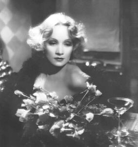 Fotografia Shanghai Express by Josef von Sternberg with Marlene Dietrich, 1932