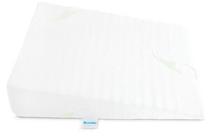 SENSILLO Dojčenský vankúš - klin biely Luxe s aloe vera 30x37 cm do kočíka 100% polyester 30x37 cm