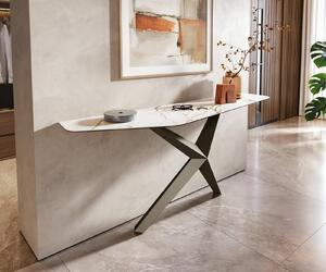 DELIFE Konzolový stolík Edge polygonálny 180×50 cm keramika Calacatta Luxe bielo-zlato-šedá Zentharo kov titánová farba