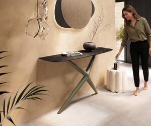 DELIFE Konzolový stolík Edge zaoblený tvar 140×40 cm keramika Laminam® Noir Desir hnedá Estelo kov titánová farba