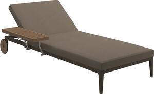 Gloster Polohovateľné lehátko s kolieskami a odkladacím teakovým stolíkom Grid, Gloster, 208x98x80,5 cm, rám hliník farba meteor, celopotah kat. B farba podľa vzorkovníka
