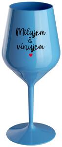 Modrý nerozbitný pohár na víno 470 ml - MILUJEM & VÍNUJEM