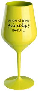 Žltý nerozbitný pohár na víno 470 ml - MUSÍM ÍSŤ TOMU VÍNEČKU NAPROTI