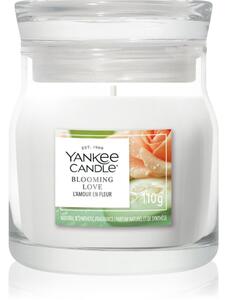 Yankee Candle Blooming Love vonná sviečka Signature 110 g