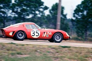 Fotografia Larry Perkins driving a Ferrari 250GTO, 1966