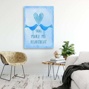 Obraz na plátne Dvaja vtáci na modrom pozadí s nápisom You Make Me Heartbeat - Andrea Haase Rozmery: 40 x 60 cm