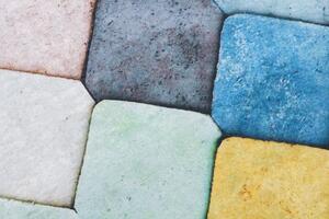 Farebný trendový koberec s geometrickým vzorom Viacfarebná Šírka: 140 cm | Dĺžka: 200 cm