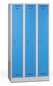 Kovová 3-dielna šatňová skrinka na sokli, modré dvere, cylindrický zámok