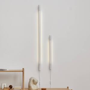GEJST nástenné svetlo Radent, biele, výška 135 cm, G13 LED, Biela / opálová, Obývacia izba / jedáleň, kov