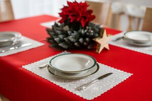 Dekorstudio Luxusné Vianočné prestieranie na stôl s vločkami strieborné SW30 - sada 2 kusy