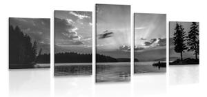5-dielny obraz odraz horského jazera v čiernobielom prevedení - 100x50