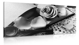 Obraz čiernobiele vintage zátišie s kľúčikom - 100x50