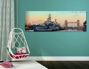 Obraz nádherná loď na rieke Temža v Londýne - 120x40