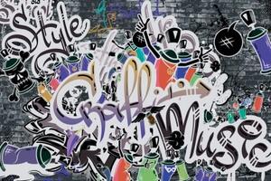 Tapeta trendy fialová graffiti stena - 375x250