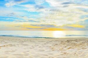 Samolepiaca fototapeta nádherná piesková pláž - 225x150