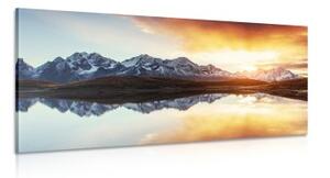 Obraz oslnivý západ slnka nad horským jazerom - 100x50