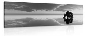 Obraz skala pod oblakmi v čiernobielom prevedení - 120x40