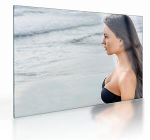 Sklenený obraz ženy na pláži (70x50 cm)