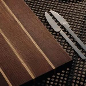 Drevená doska na krájanie Stribe Walnut / Ash 36 cm