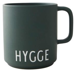Design Letters Hrnček Favourite s uchom a s nápisom Hygge, dark green