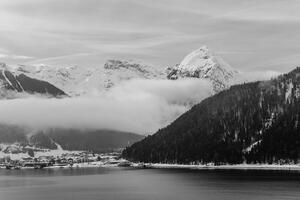 Fototapeta zimná krajina v čiernobielom