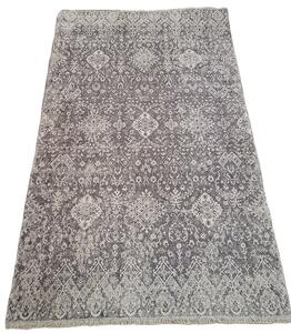 HU Antracitový orientálny obdĺžnikový koberec BANCO NEW P1819 ANTASIT Rozmer: 60x110 cm