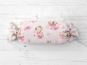 Biante Detský vankúš valec bonbon Sandra SA-438 Ružové žirafy na bielom 15x60 cm