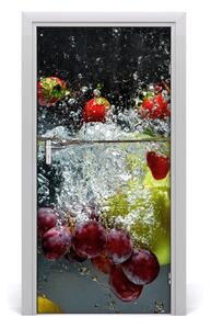 Fototapeta na dvere samolepiace ovocie pod vodou 95x205 cm