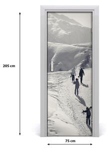 Fototapeta na dvere ľudia lyžiarov 75x205 cm