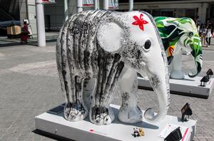 Soška slona BEAUTY IN THE CITY H10cm