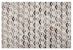 Obdĺžnikový koberec béžová a hnedá hovädzia koža 140 x 200 cm patchwork geometrický vzor retro