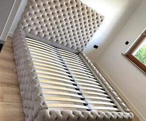 Moderná čalúnená posteľ FIGO EXTRA - Drevený rám, 120x200