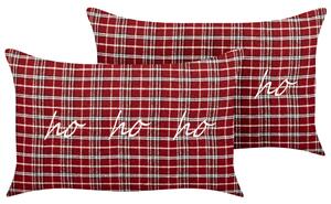 Sada 2 dekoratívnych vankúšov červená polyester tartanový kockovaný vzor vianočný nápis 30 x 50 cm obdĺžnikový tvar dekorácie doplnky