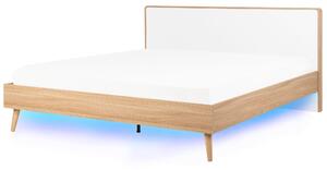 Posteľ svetlé drevo biela MDF 180 x 200 cm s LED osvetlením lamelový rošt s čelom moderný škandinávsky štýl spálňa