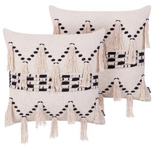 Sada 2 dekoratívnych vankúšov béžová bavlnená 45 x 45 cm so strapcami boho retro dekoratívne doplnky
