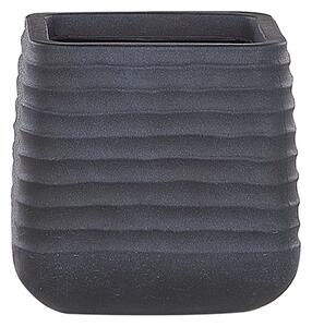 Kvetináč čierny polyresin štvorcový tvar 28 x 27 cm odolnosť voči UV žiareniu moderný štýl interiér exteriér záhrada