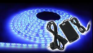 ECOLIGHT LED pásik KOMPLET - SMD 2835 - 5m - 300/5m - 4,8W/m - modrý konektorový zdroj