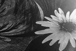 Obraz kvety na čiernobielom pozadí
