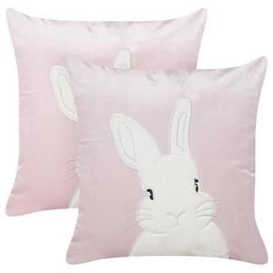 Sada 2 dekoratívnych vankúšov ružová zamat polyester 45 x 45 cm štvorcová vyšívaný vzor zajačika doplnky