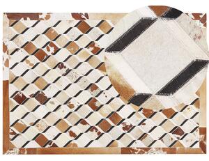 Koberec hnedá béžová hovädzia koža 160 x 230 cm geometrický patchworkový vzor obdĺžnikový tvar boho moderný štýl obývačka spálňa
