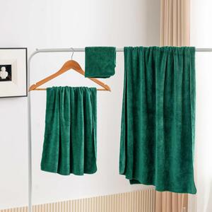 Rýchloschnúci uterák ACTIVE zelený Rozmer: 70X140 cm