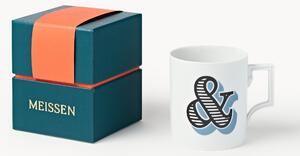 Westwing x MEISSEN, Ručne vyrobený hrnček's ozdobným motívom Initials