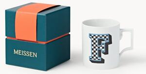Westwing x MEISSEN, Ručne vyrobený hrnček's ozdobným motívom Initials