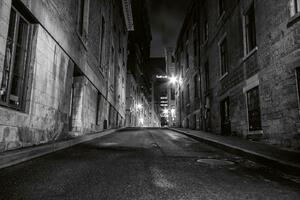 DIMEX | Vliesové fototapety na stenu Starý Montreal MS-5-0752 | 375 x 250 cm | biela, čierna